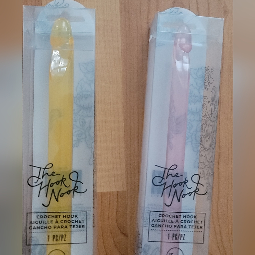 Crochet Hook Set Of 2 Sizes Crochet Hooks 19 Mm 15 Mm Gift for Mom The Hook Nook - Picture 7 of 9